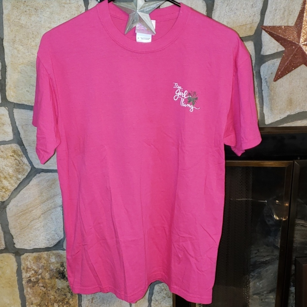 Itsa Girl Thing Hot Pink Martini tee Sz Med.